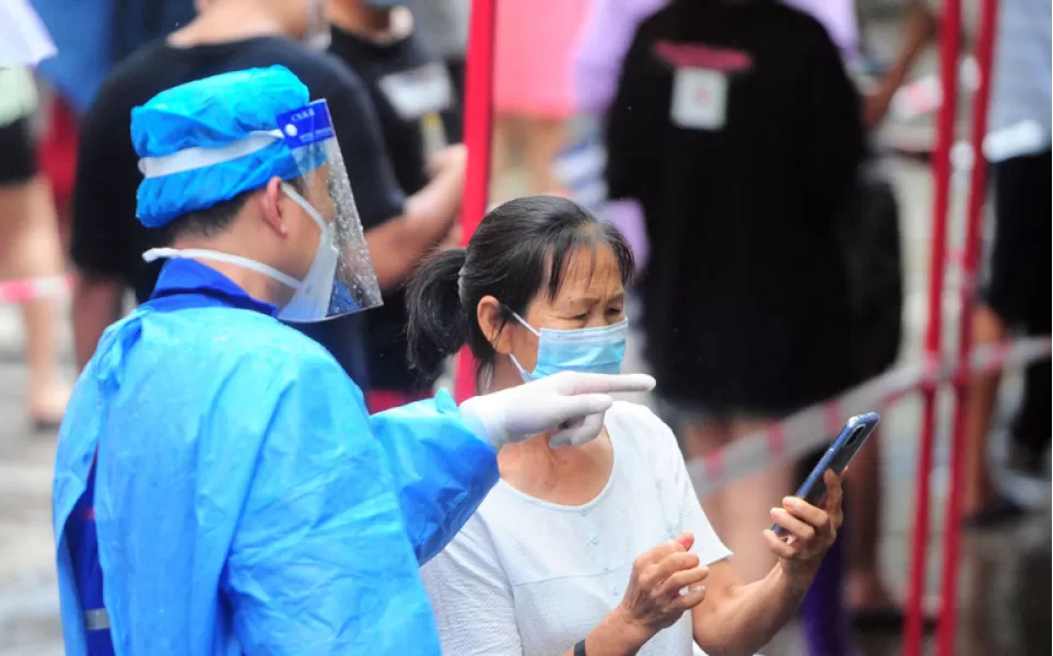 Detectan en China casos de un nuevo virus de origen animal transmitido a humanos