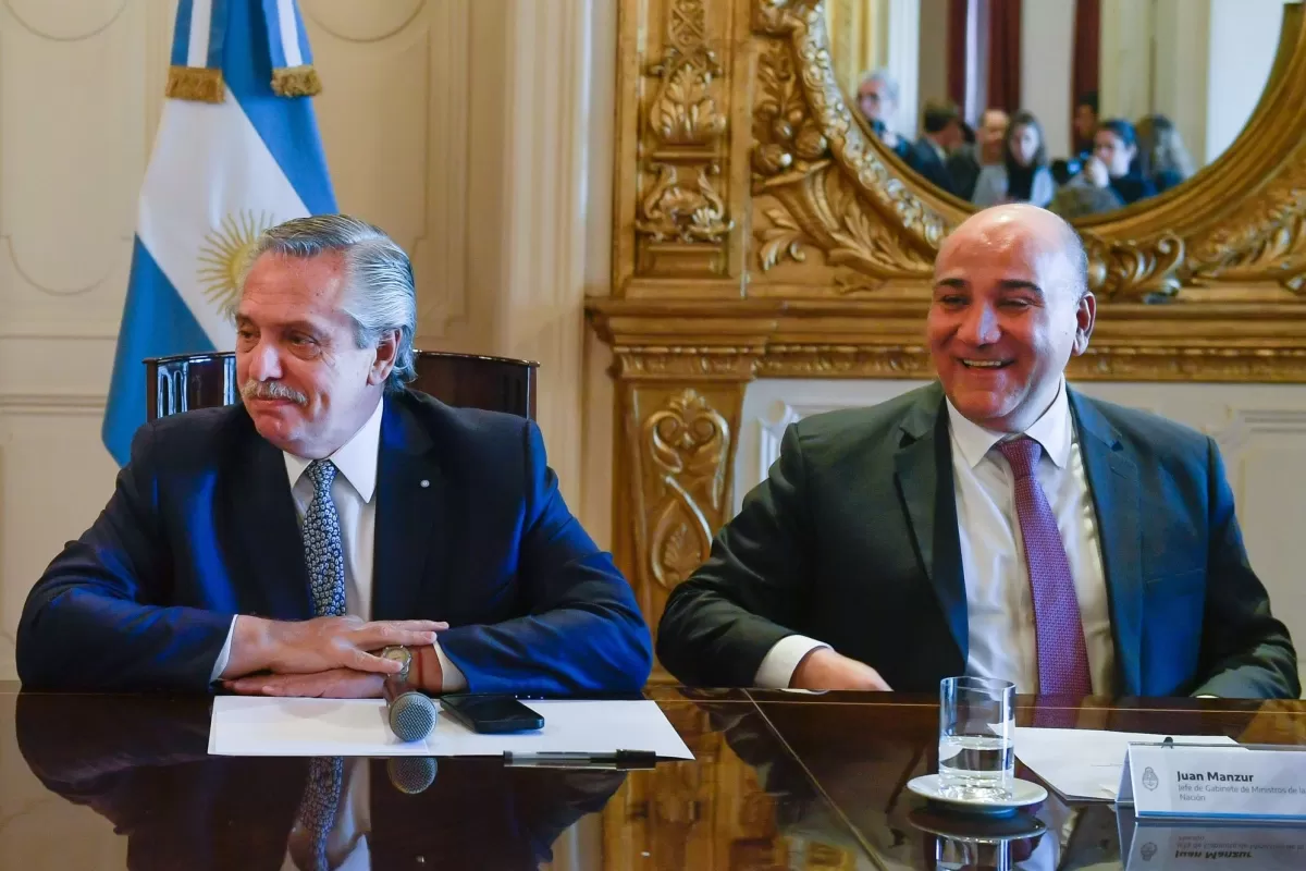 EN REUNIÓN DE GABINETE. Manzur encabezó el encuentro con ministros, del que participó Alberto Fernández. Foto de Jefatura de Gabinete