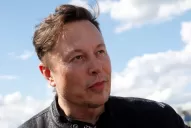 Musk vende acciones de Tesla y menciona posible acuerdo forzado con Twitter