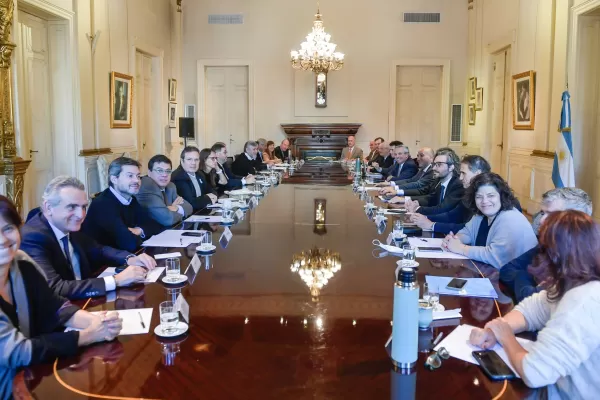 Manzur retoma las reuniones de Gabinete antes de la misión clave de Massa a Estados Unidos