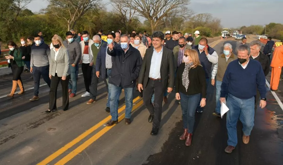 OBRA. Jaldo inauguró el nuevo puente sobre la ruta provincial 323.