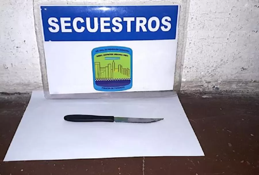 EL CUCHILLO que tenía uno de los aprehendidos. 
