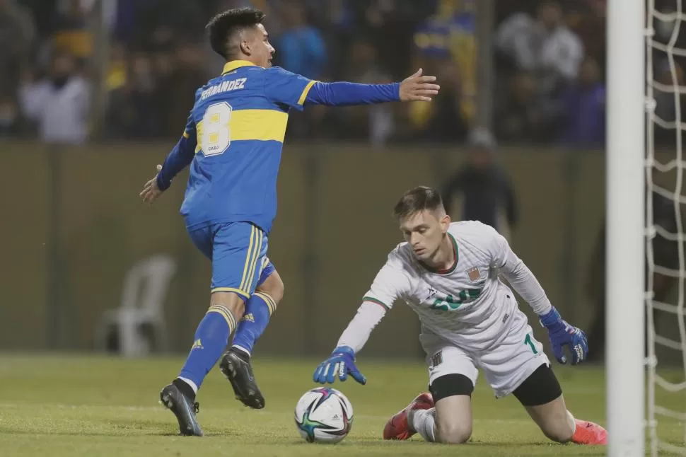 A FESTEJAR. “Pol” Fernández hizo vibrar al Martearena con su gol ante el “Sojero”.