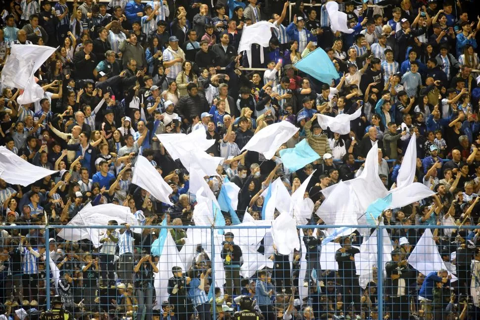 PONEN LA FIESTA. Según Pusineri, los hinchas pueden ser claves en el juego de esta noche. “El apoyo de la gente nos va a empujar, eso es muy importante para nosotros, se agradece”, dijo el entrenador. 