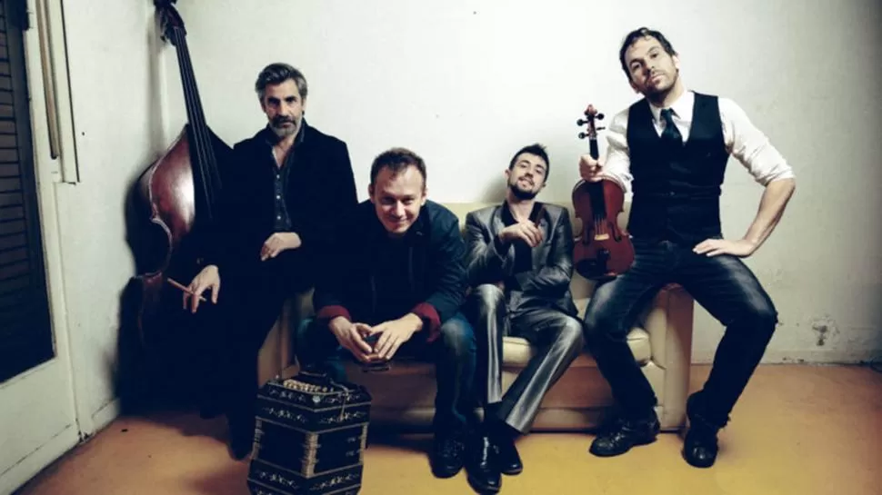 EXPERIENCIA INTERNACIONAL. Tango Bardo fue parte del espectáculo “Chantecler”, en el que recreó el estilio de las orquestas de Juan D’Arienzo.  