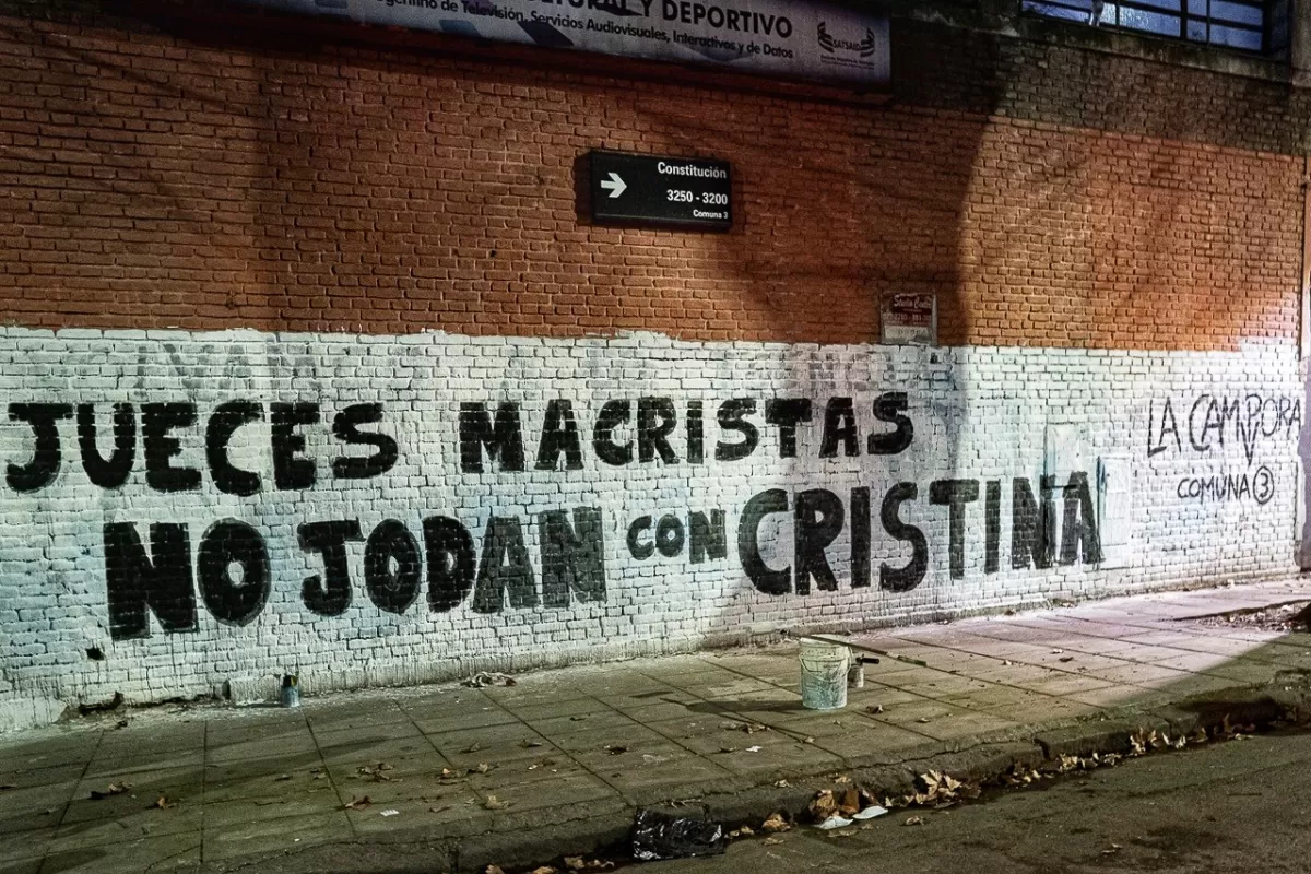 LA DURA ADVERTENCIA DE LA CÁMPORA. Jueces macristas, no jodan con Cristina. Foto de Twitter @LaCampora_CABA