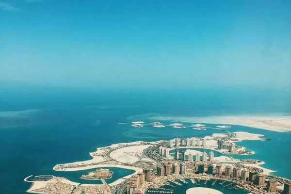 Una isla artificial con forma de collar de perlas