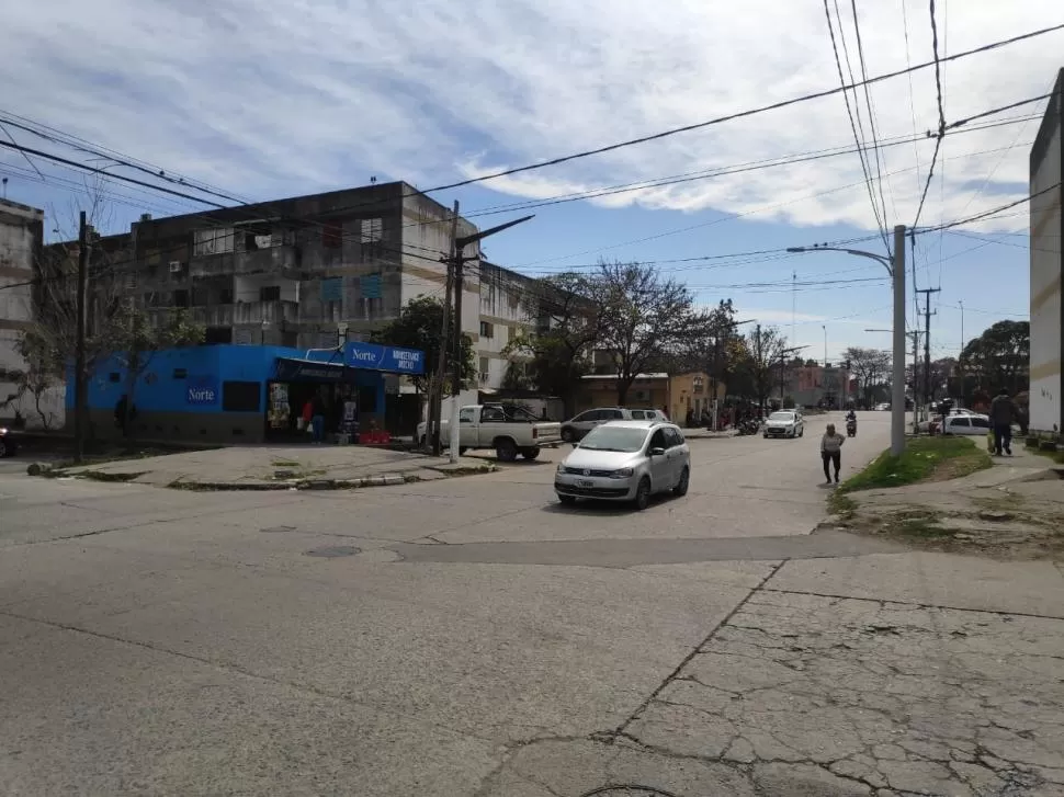 EL INICIO. Un policía actuó para evitar un hecho violento en Coronel Zelaya y pasaje Vera y Aragón.  