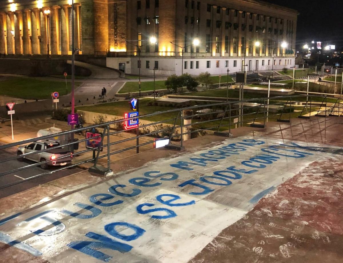 LA DURA ADVERTENCIA DE LA CÁMPORA. 