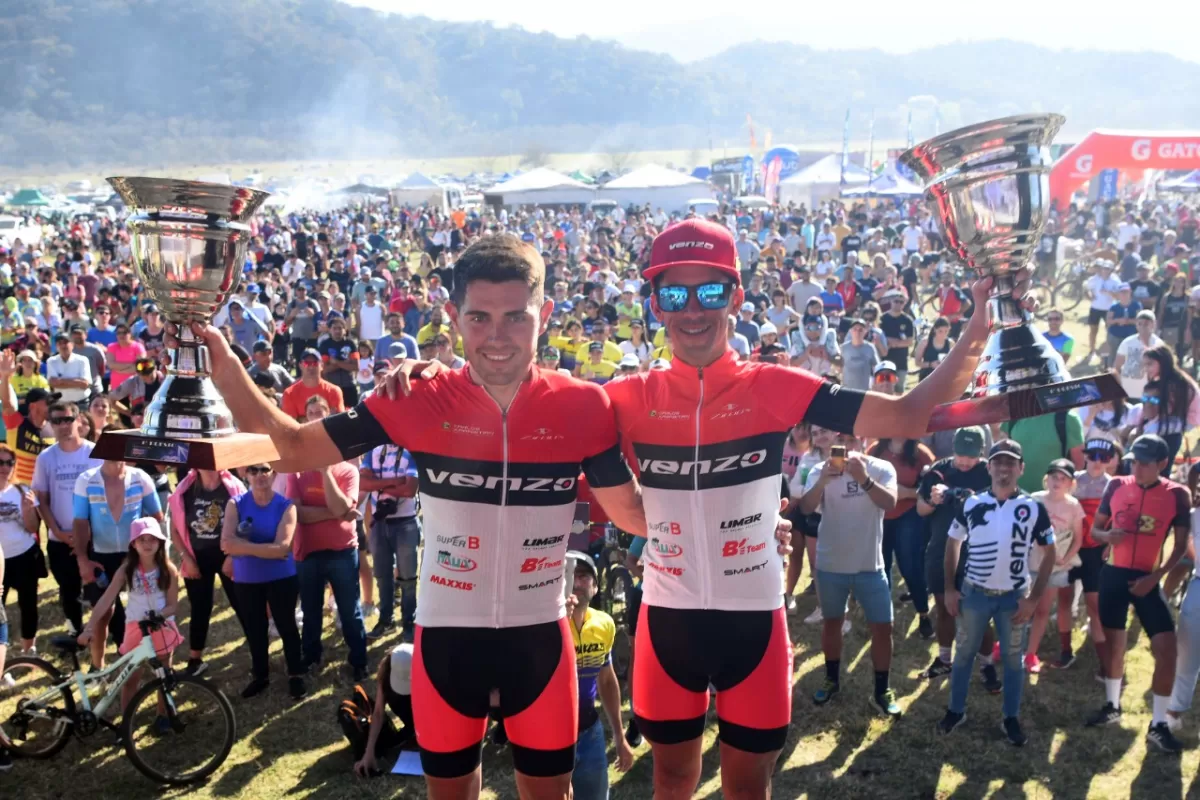 Los ganadores del Trasmontaña: Álvaro Macías, de Catamarca; y Fernando Contreras, de Mendoza