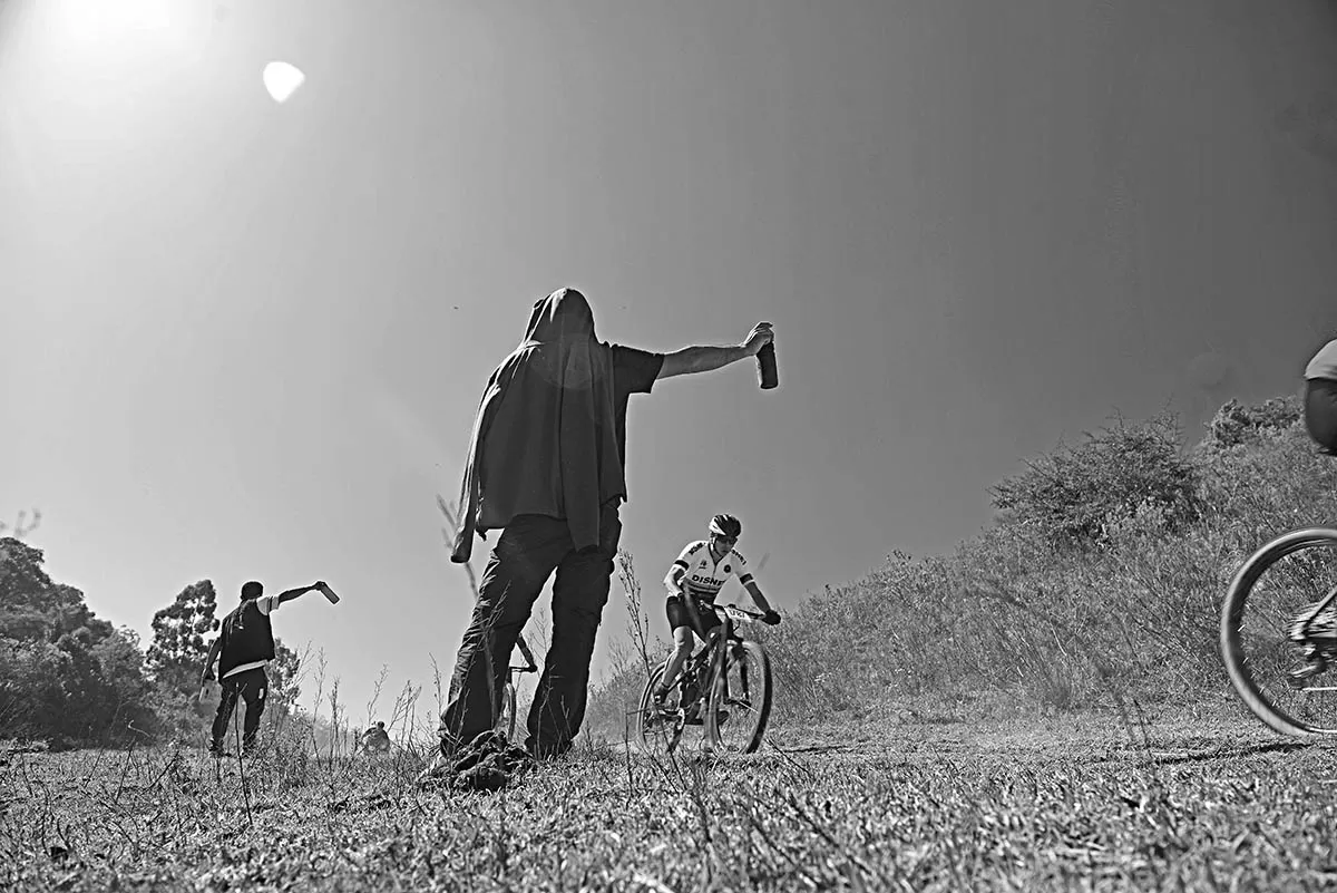 PREPARACIÓN. Desde temprano, los ciclistas y sus acompañantes subieron a San Javier para la largada.