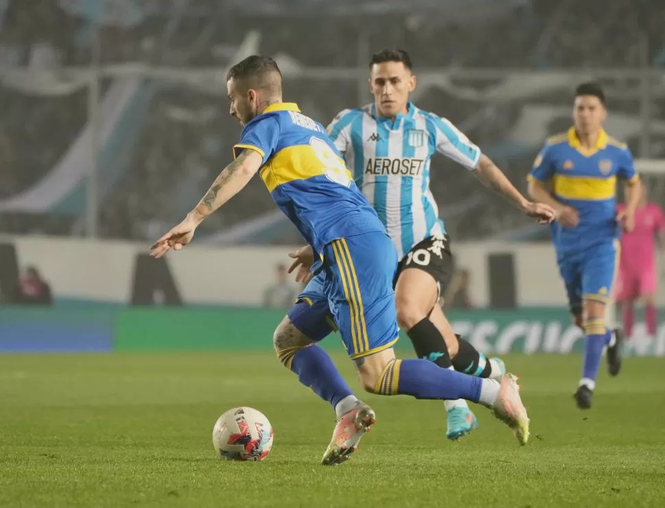 POCO PARA RESCATAR. Boca fue dominado por Racing y se salvó de la derrota gracias a la firmeza de Agustín Rossi. 