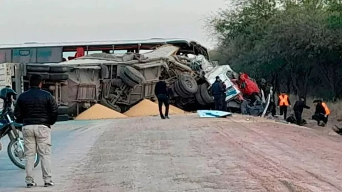 Un choque frontal dejó seis muertos y 11 heridos en Santiago del Estero