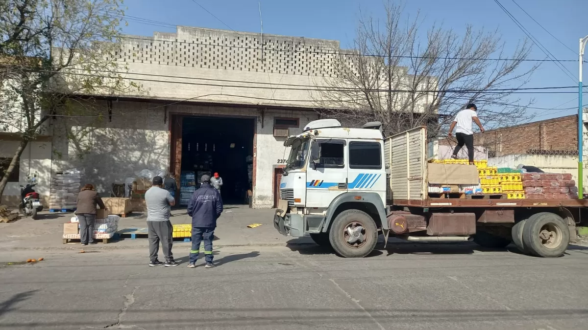 EN LOS DEPÓSITOS DE DESARROLLO SOCIAL. La auditoría reveló el hallazgo de heces de ratas y de aves en instalaciones donde se guarda mercadería para personas en situación vulnerable. Foto de LA GACETA / Por Analía Jaramillo