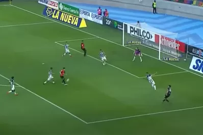 La sutileza del Pulguita Rodríguez que casi termina en golazo