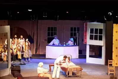 El Teatro Estable realizará más funciones de Hotel Capricornio, tras su exitoso estreno