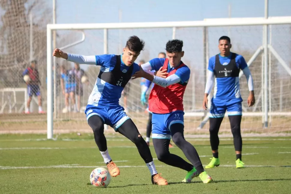 ACCIÓN. Sarmiento recibe al “Tomba” que también piensa en las dos tablas. twitter @ClubGodoyCruz