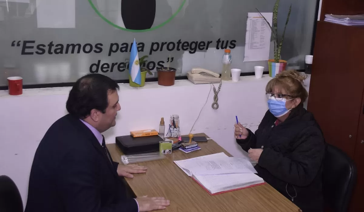 PRESENTACIÓN. El legislador de Fuerza Republicana Gerardo Huesen había pedido al ombudsman que vaya a la Justicia en contra del estacionamiento medido de San Miguel de Tucumán.