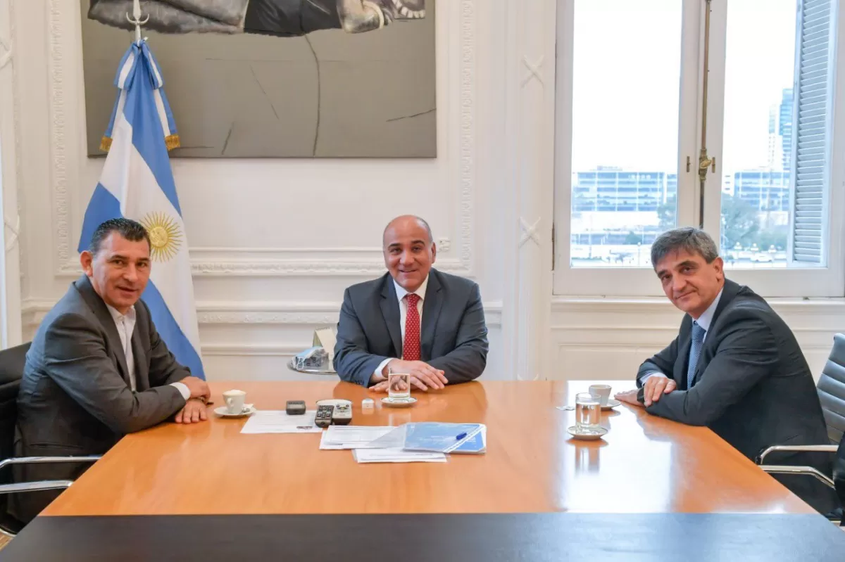 EN LA CASA ROSADA. Manzur recibió al senador Yedlin y al diputado Leito. Foto de Twitter @pyedlin