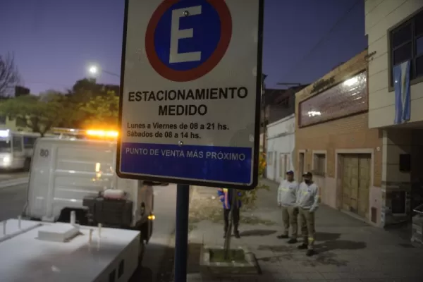 El Concejo pide que se accione legalmente contra la firma adjudicataria del estacionamiento medido