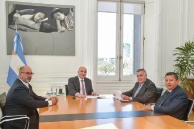 Manzur cambió el plan de vuelo