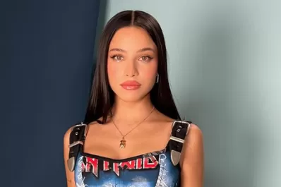 Emilia Mernes se presenta en el teatro Mercedes Sosa