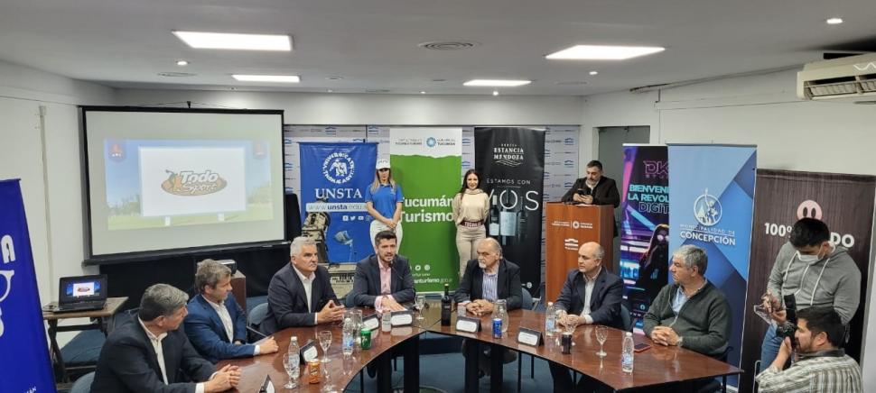 MUY BUENA ONDA. En la conferencia de presentación de la gran final, hubo muy buen clima. Desde la organización, aseguraron que quieren que se viva una verdadera fiesta para toda la comunidad del rugby. 