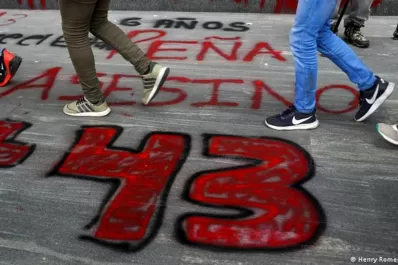 Detuvieron al fiscal que investigó el caso de los 43 estudiantes desaparecidos en Ayotzinapa