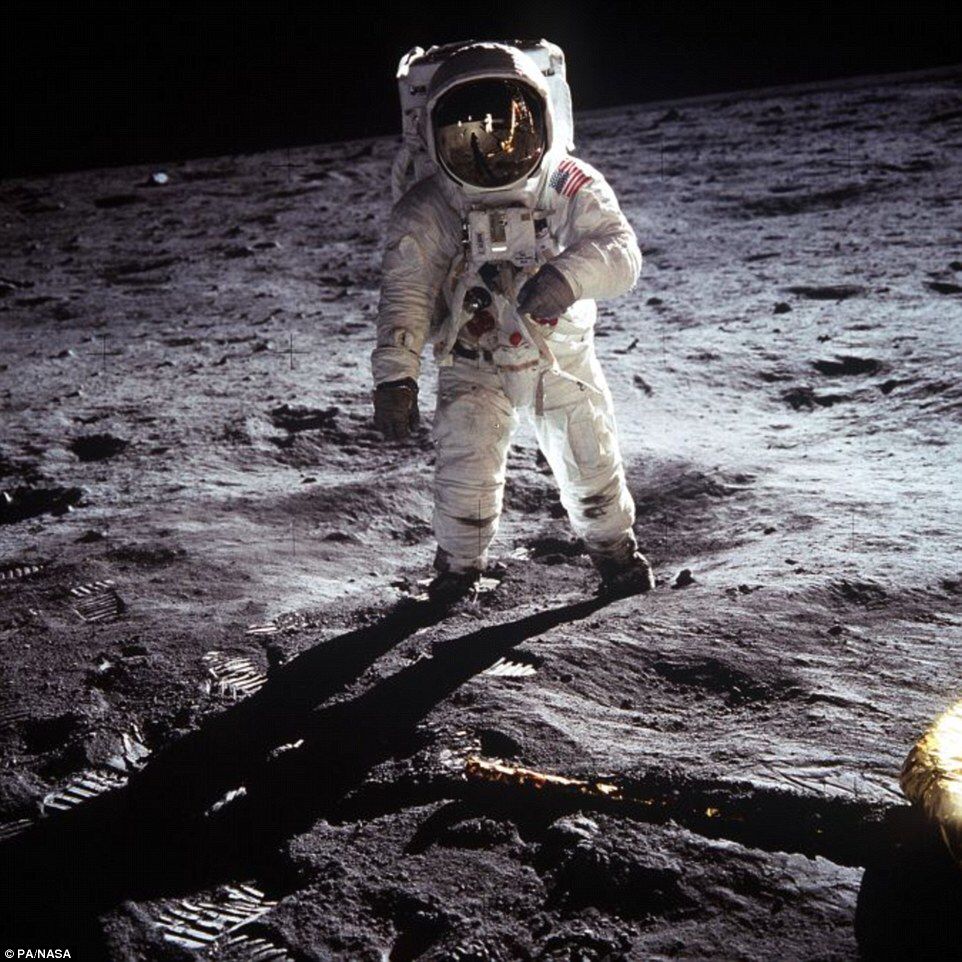 El astronauta Buzz Aldrin caminando sobre la superficie de la Luna, 20 de julio de 1969. Foto de Neil Armstrong / NASA