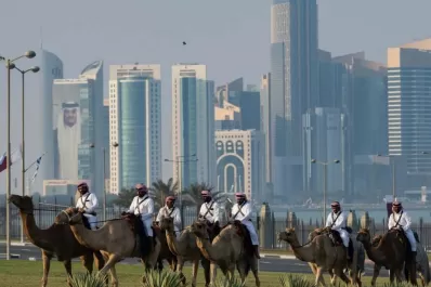 Más que fútbol: Qatar tiene desde esculturas en el desierto hasta tiburones ballena