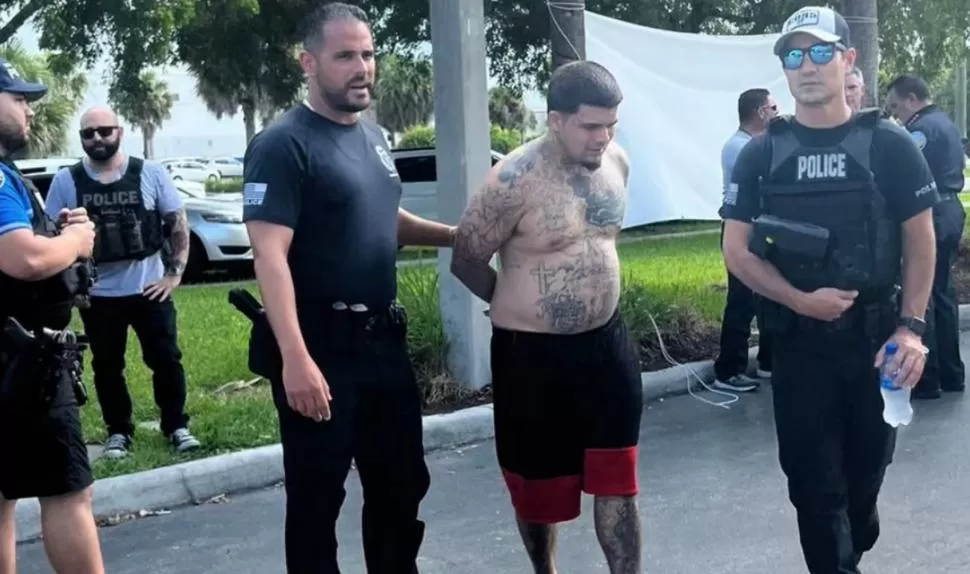 POR UN DÓLAR. Figueroa fue arrestado en un edificio de Miami Springs, acusado de haber disparado en el pecho al joven tucumano, para robarle.  Policía de Miami Beach