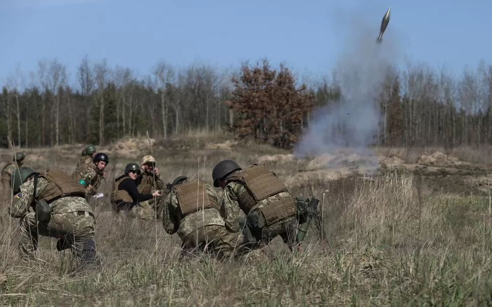 ENTRENAMIENTO. De soldados ucranianos, cerca de Kiev. 