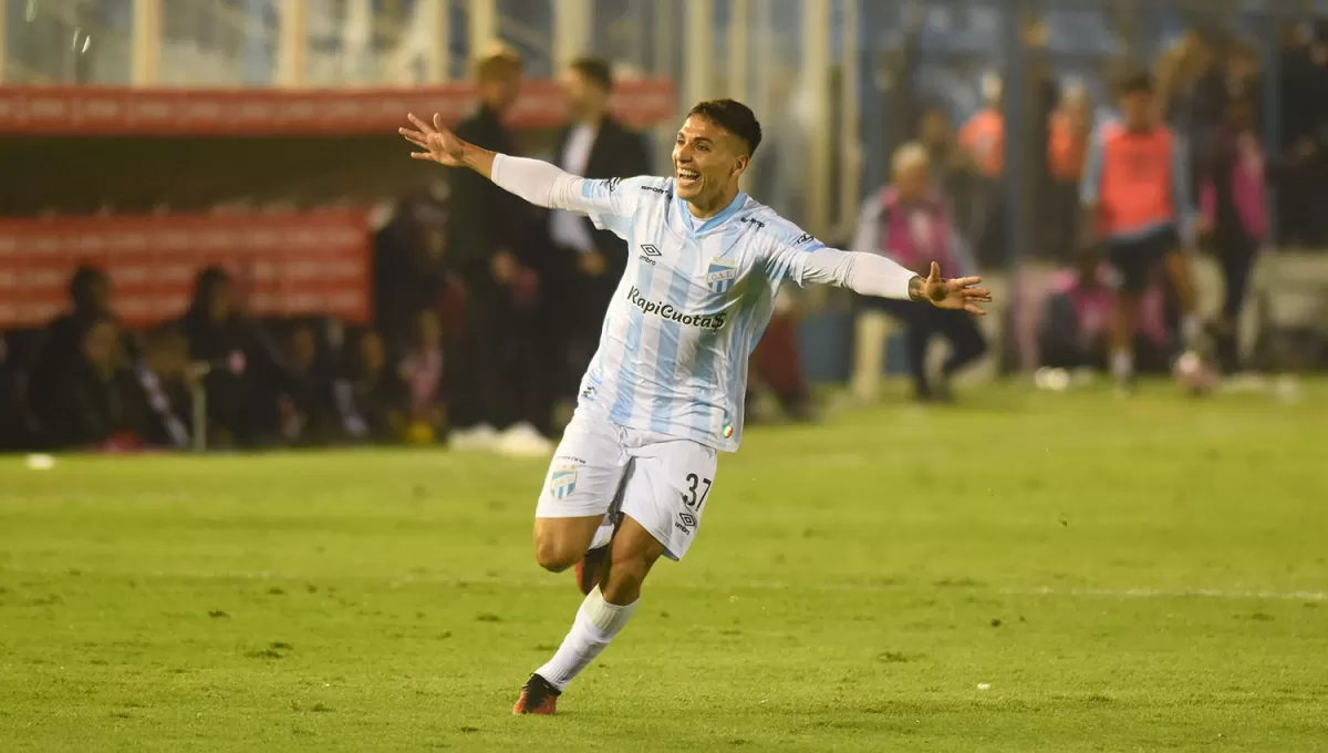 EL HOMBRE DEL MOMENTO. Mateo Coronel se llevó todos los aplausos. LA GACETA/FOTO DE DIEGO ARÁOZ 