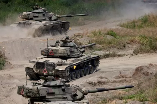 En medio de la creciente tensión con China, Taiwán busca aumentar su gasto militar