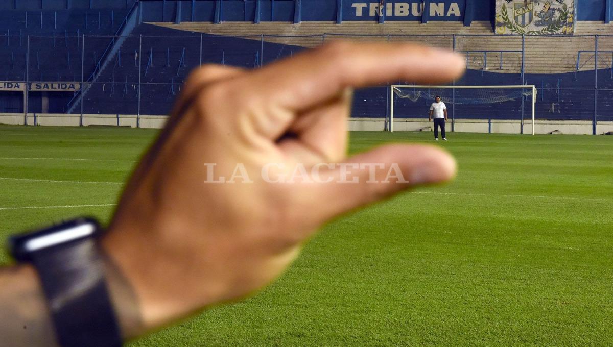 Mateo Coronel anotó un golazo en la victoria de Atlético ante Barracas Central.