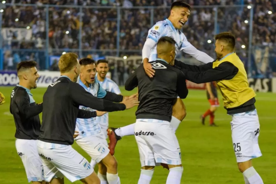 Como el de Mateo Coronel: así fue el último gol de Atlético Tucumán desde mitad de cancha