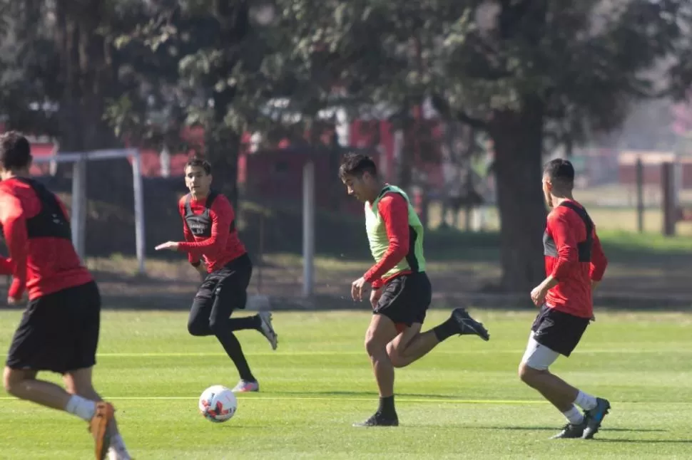 ENFOCADOS EN RECUPERAR SU MEJOR NIVEL. Luego del empate en Floresta, el plantel trabajó con la mente puesta en volver a ganar en casa. Para eso, retomar su mejor juego puede resultar clave. twitter@casmoficial