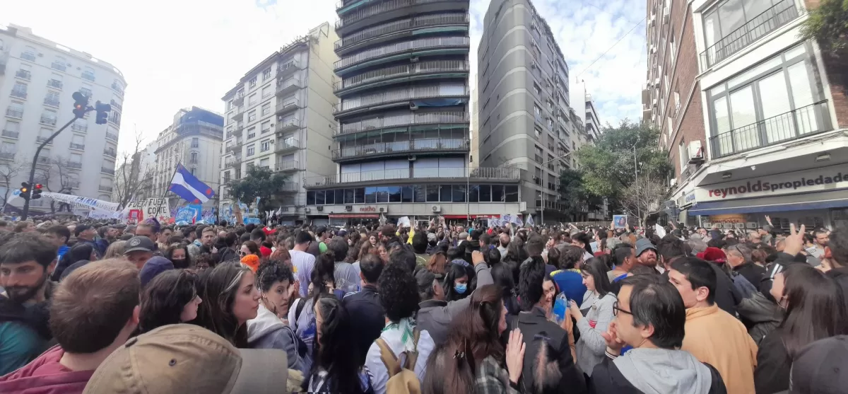 INCIDENTES EN RECOLETA. Tensión en la manifestación en favor de Cristina Fernández de Kirchner. Foto de Twitter @Veronfernando