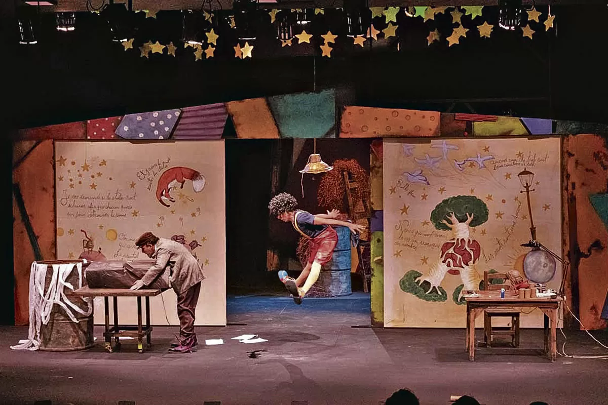 PERSONAJES QUERIBLES. La Negra y El Negro reconstruyen lo que pasa mientras se monta una obra teatral. 