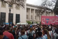 En Tucumán se convocaron frente a los tribunales en defensa de Cristina Kirchner