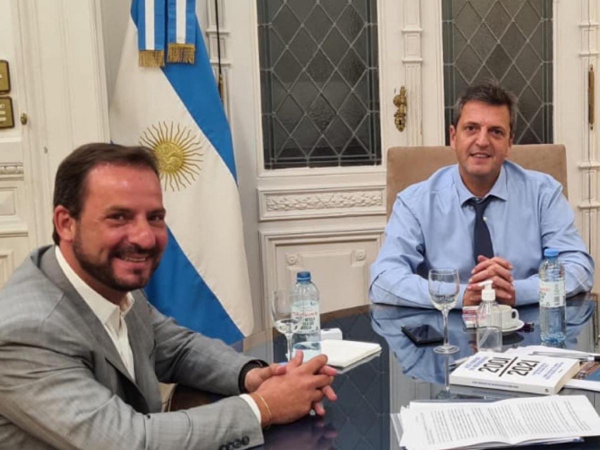 El ministro de Economía, Sergio Massa, y el secretario de Economía del Conocimiento, Ariel Sujarchuk.