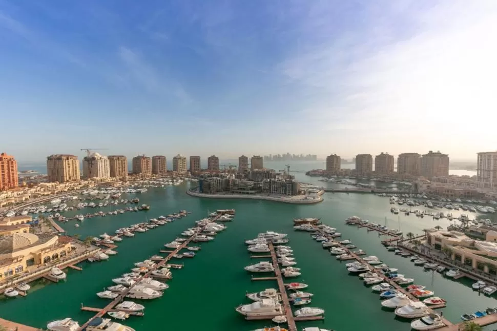 De la mano del fútbol, Qatar se diferencia de sus vecinos árabes