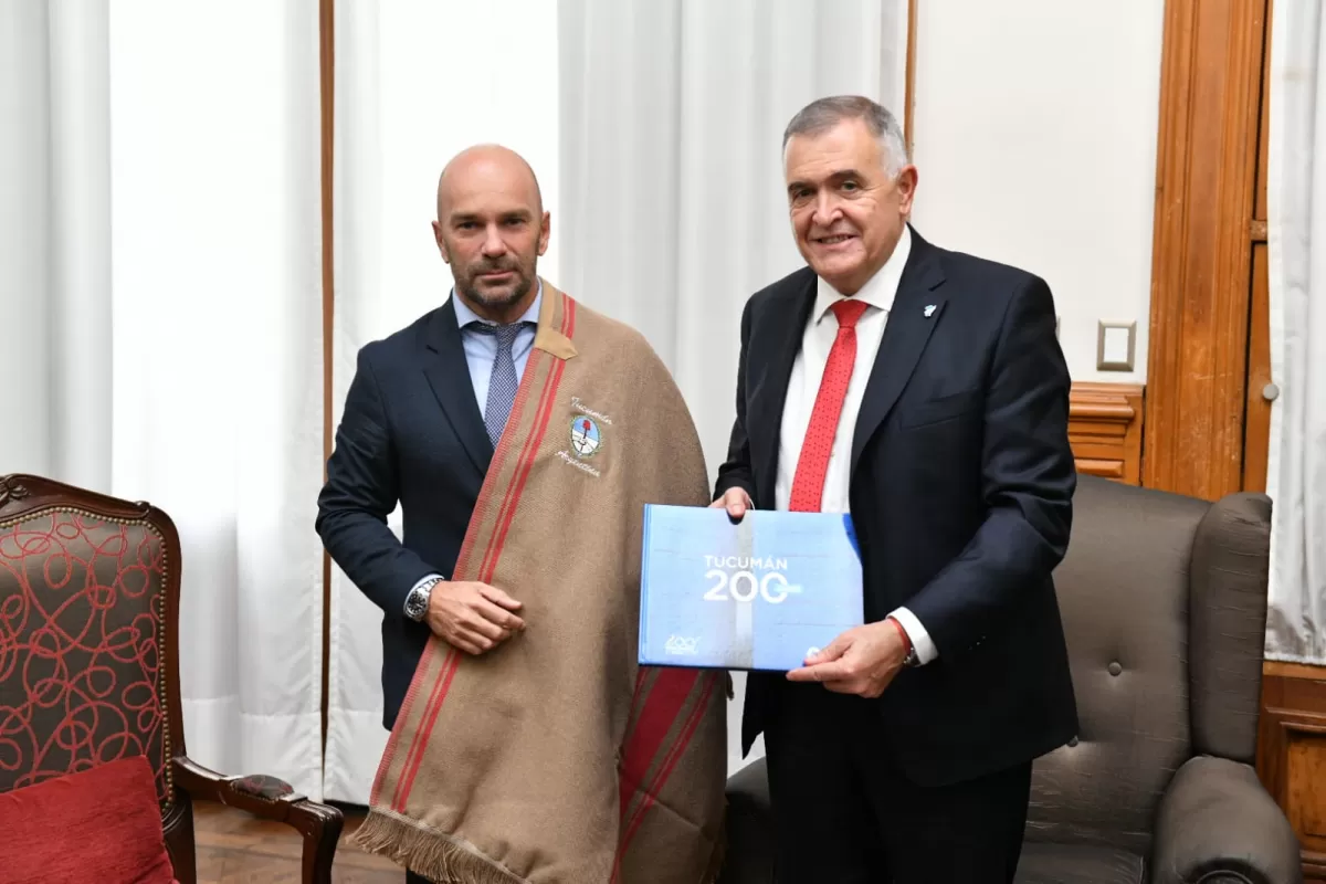 EN CASA DE GOBIERNO. El embajador de la UE en Argentina, Sánchez Rico, junto al gobernador Osvaldo Jaldo. Foto Comunicación Pública