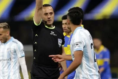Espinoza insiste con que no fue penal para Atlético: Zambrano usa el codo como herramienta, no como arma