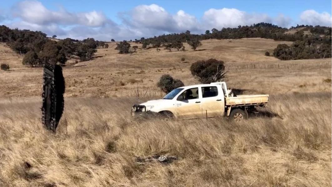 Fotos: un OVNI cayó desde el espacio en una granja de Australia