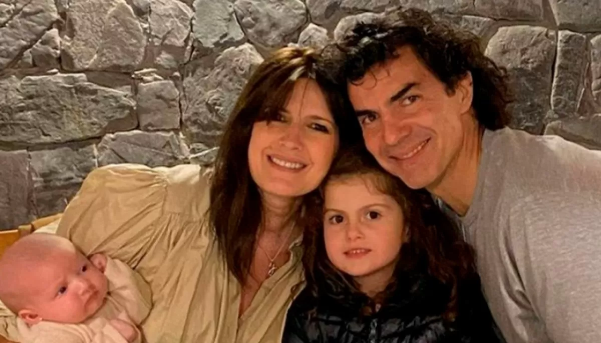 Isabel Macedo junto a su esposo, Juan Manuel Urtubey, y sus dos hijas