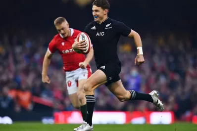 Los Pumas: en la revancha ante los All Blacks jugaría el medio apertura neozelandés Beauden Barrett