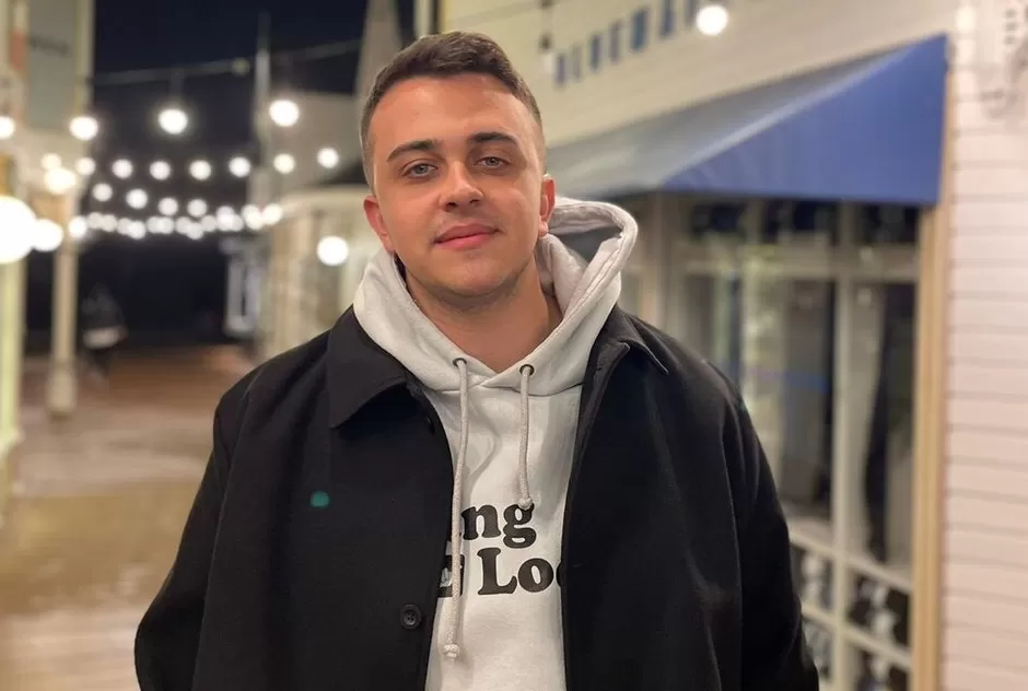 Fran Di Pietro es el primer argentino en completar el álbum del Mundial