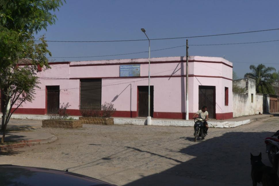 LA “CASA ROSADA”. La biblioteca “Lucas Córdoba funcionaba sobre Güemes y 9 de Julio. 