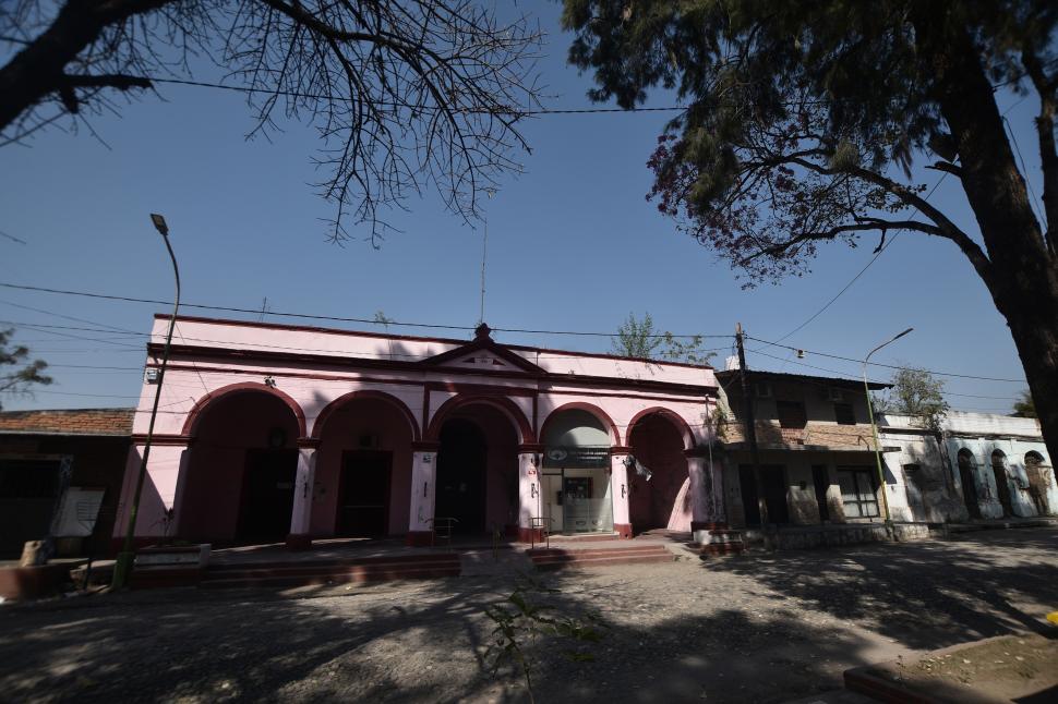 ANTIGUOS ARCOS. El juzgado de paz y la policía funcionan en una centenaria casa.